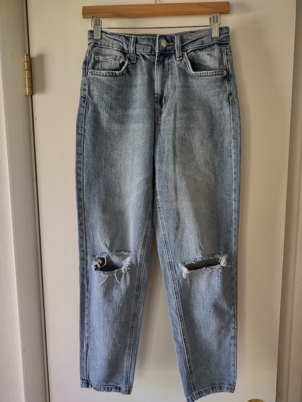 Wild Fable Distressed High-Rise Jeans – Light Wash – Women’s